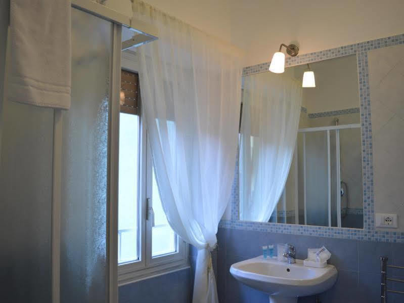 Domus Italiana Hotel โรม ภายนอก รูปภาพ